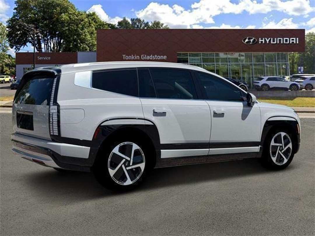 2026 Hyundai Ioniq 9 Performance Limited - Image 8