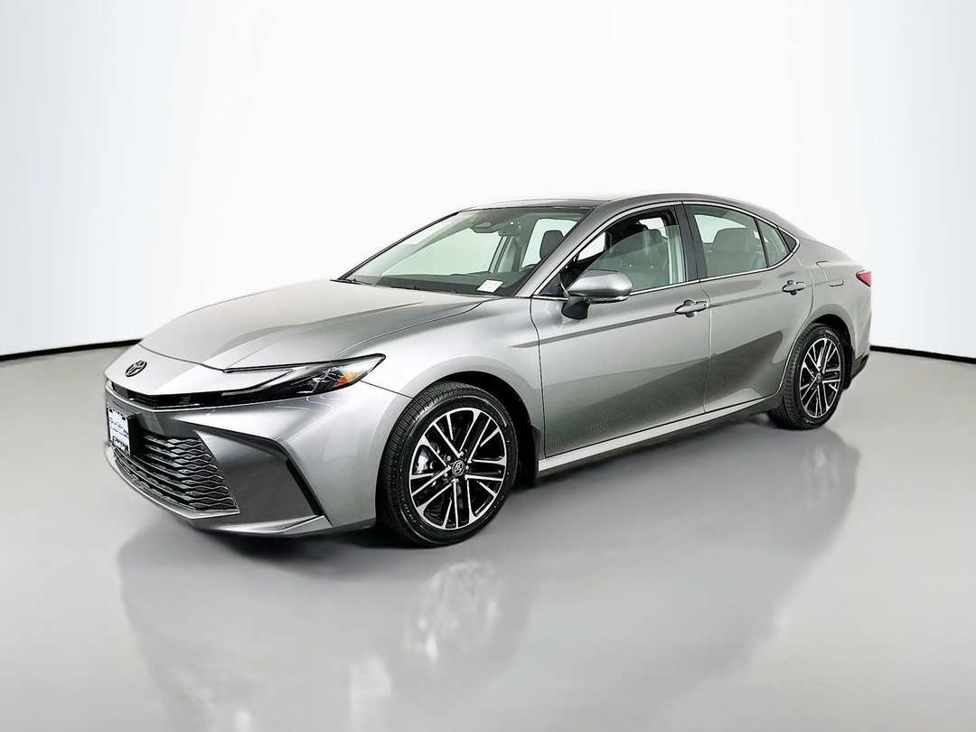2025 Toyota Camry XLE - Image 3