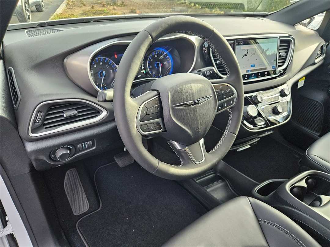 2026 Chrysler Voyager LX - Image 13