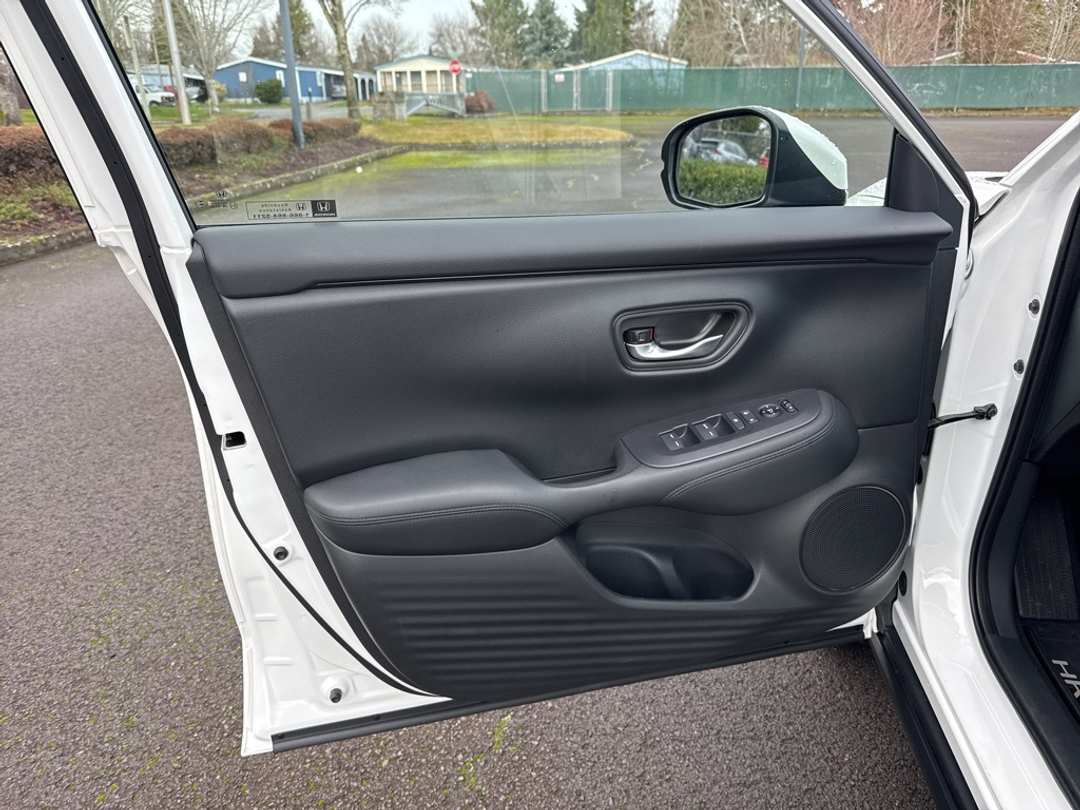2025 Honda HR-V LX - Image 17