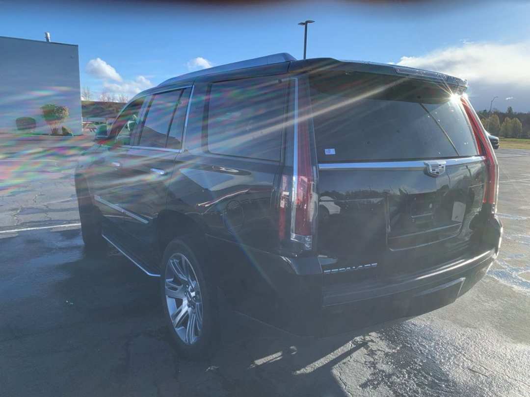 2019 Cadillac Escalade Luxury - Image 2