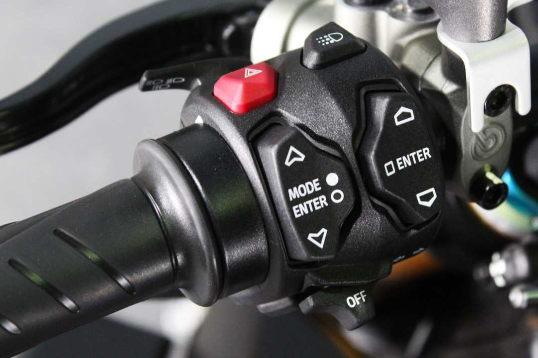 2024 Ducati Streetfighter V4 S - Image 10