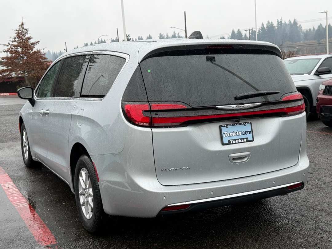 2026 Chrysler Pacifica Select - Image 6
