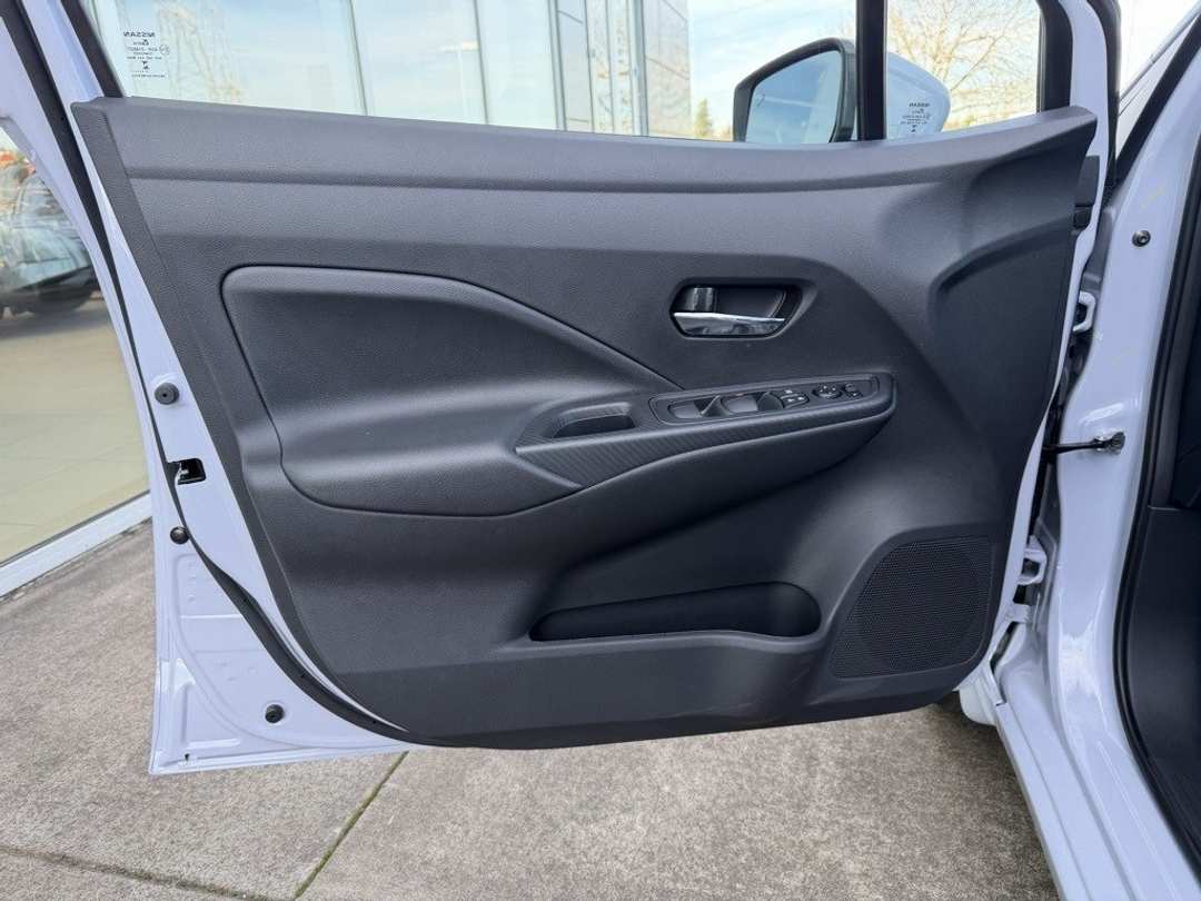 2025 Nissan Versa 1.6 SV - Image 17