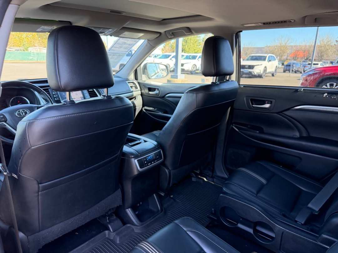 2018 Toyota Highlander SE - Image 31