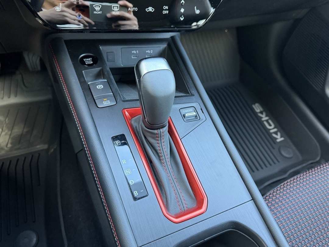 2026 Nissan Kicks SR - Image 25