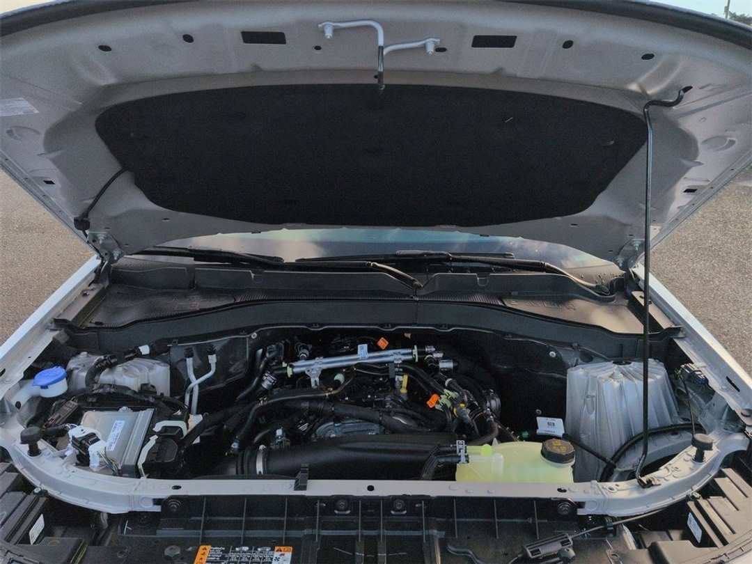 2026 Ford Explorer Active - Image 30