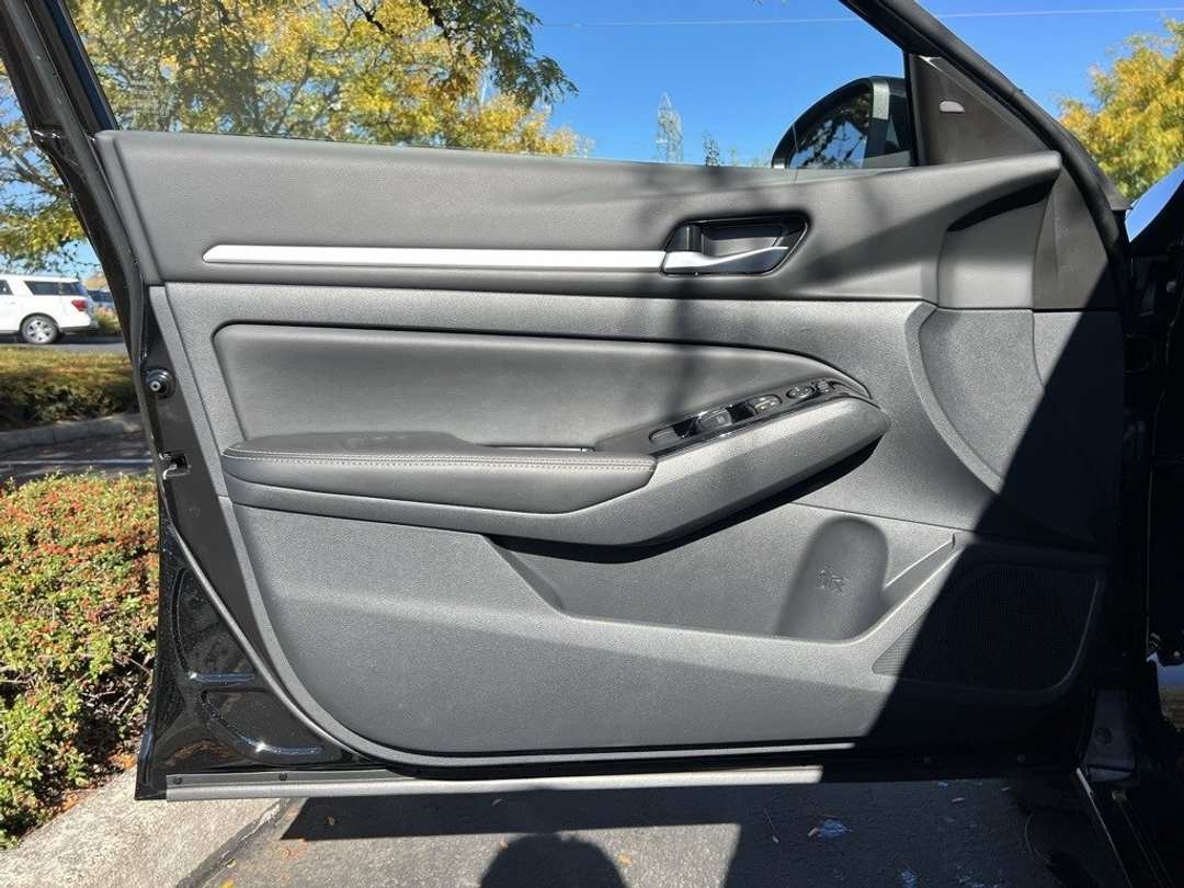 2025 Nissan Altima 2.5 SL - Image 10