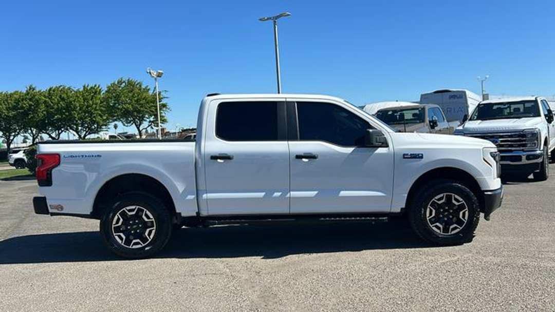 2024 Ford F-150 Lightning Pro - Image 2