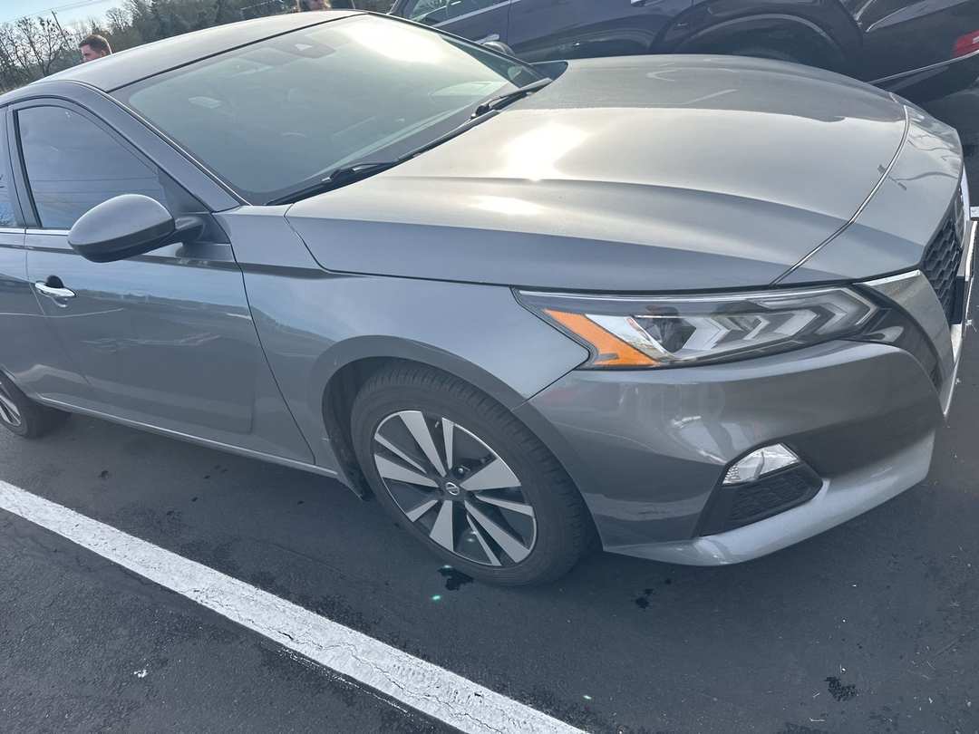 2022 Nissan Altima 2.5 SV - Image 2