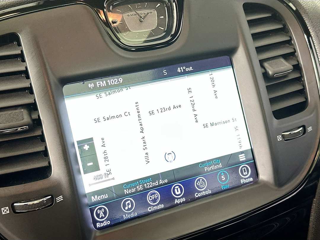 2017 Chrysler 300 S - Image 14