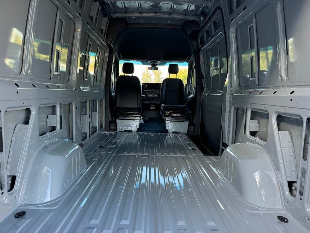 2025 Mercedes-Benz Sprinter 2500 Cargo 144 WB - Image 9