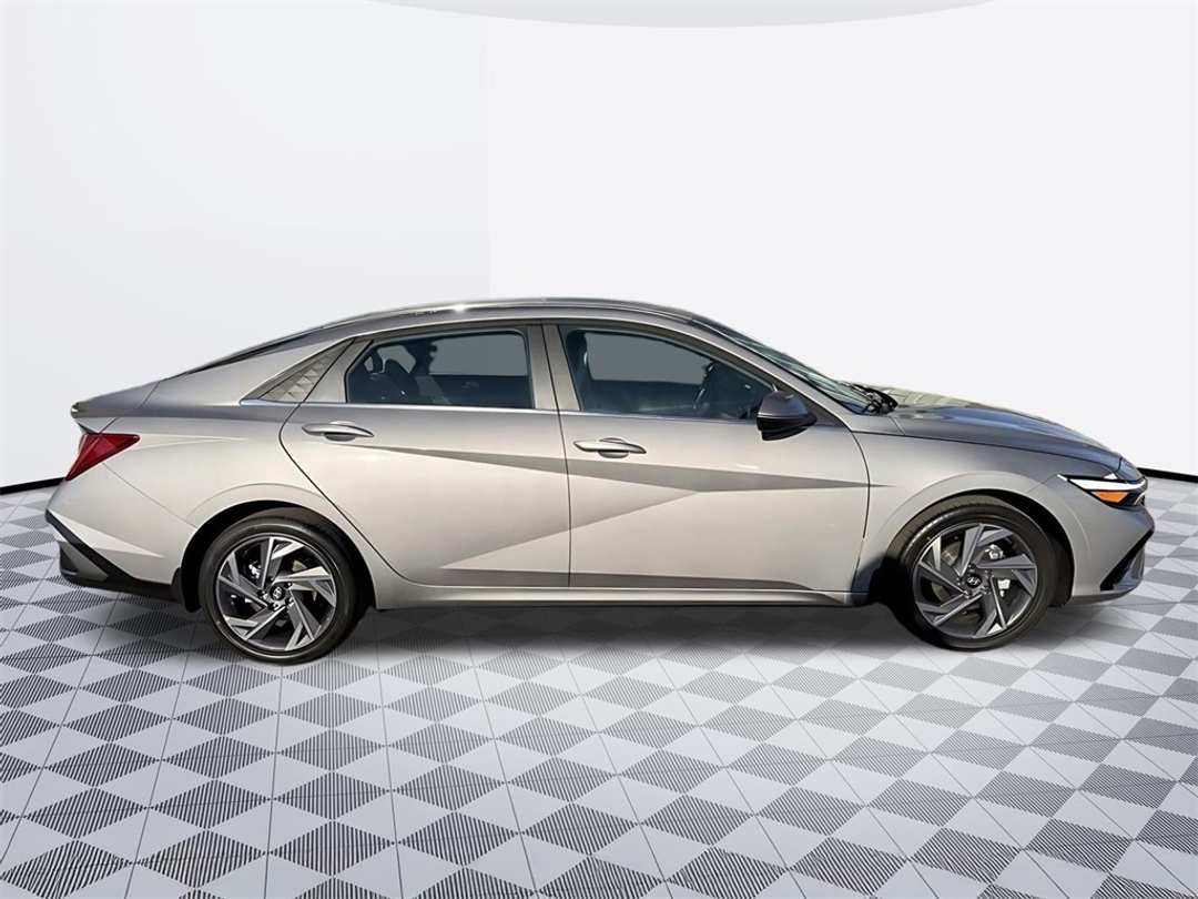 2026 Hyundai Elantra Limited - Image 8