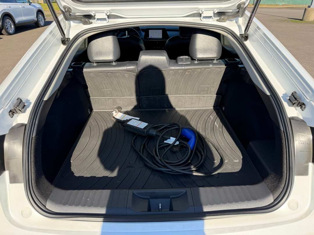 2024 Toyota Prius Prime XSE - Image 11