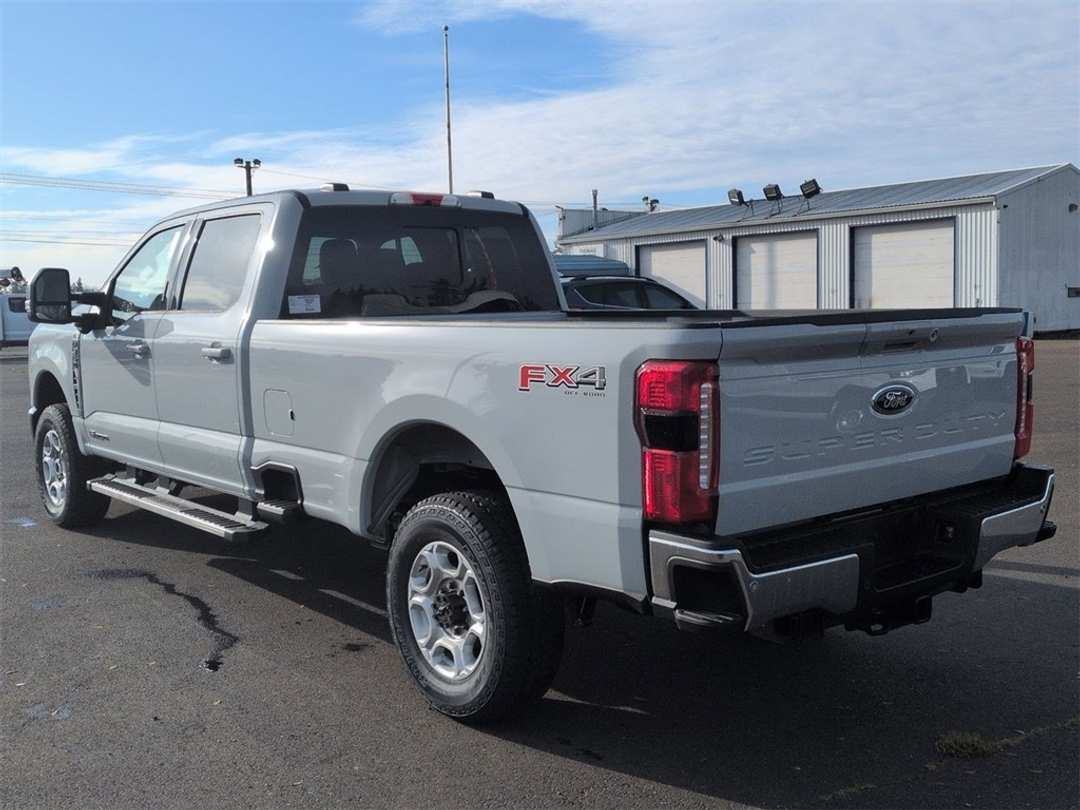 2026 Ford F-350Sd XLT - Image 3