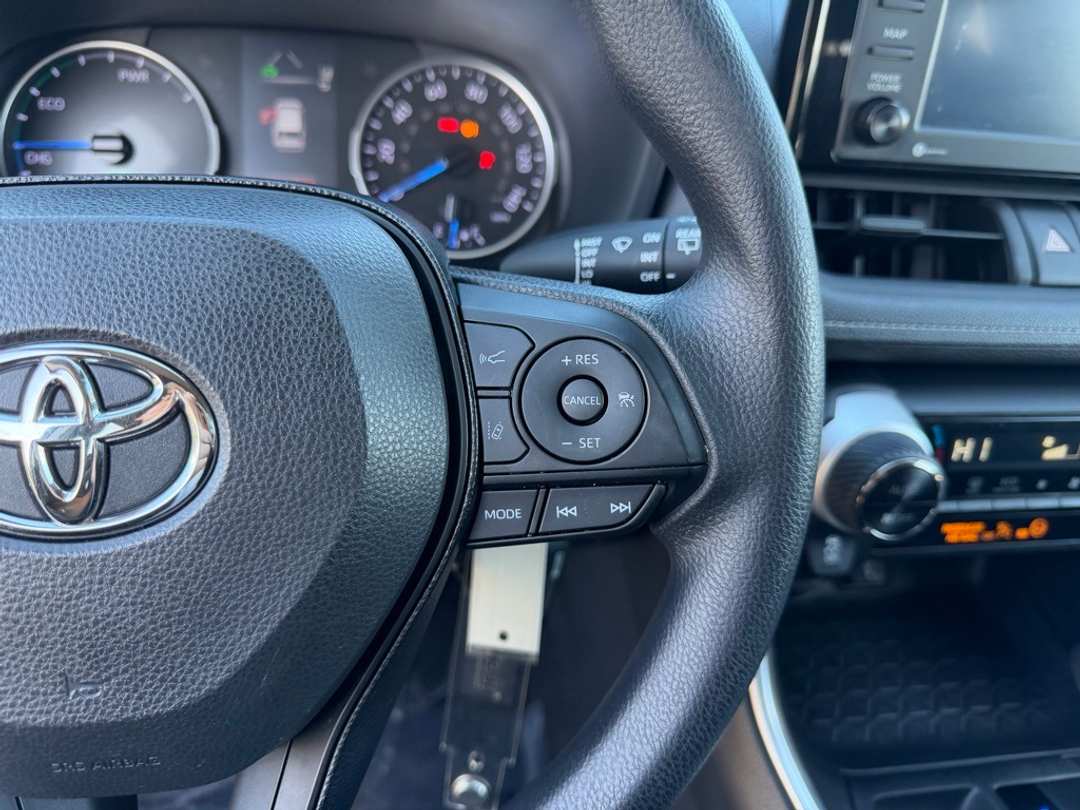 2020 Toyota Rav4 LE - Image 18