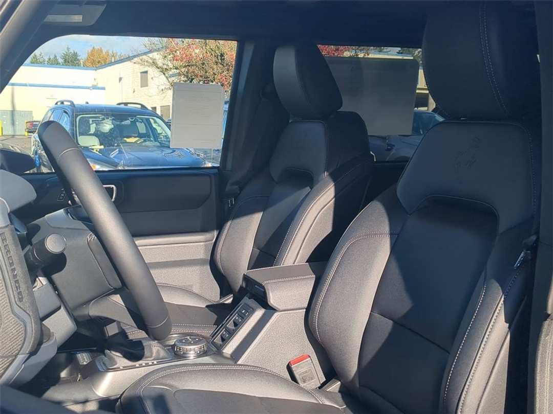 2025 Ford Bronco Badlands - Image 11