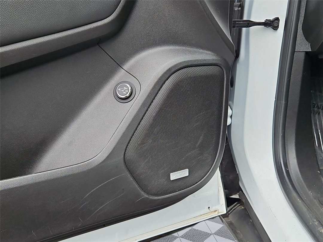 2023 GMC Acadia SLT - Image 12