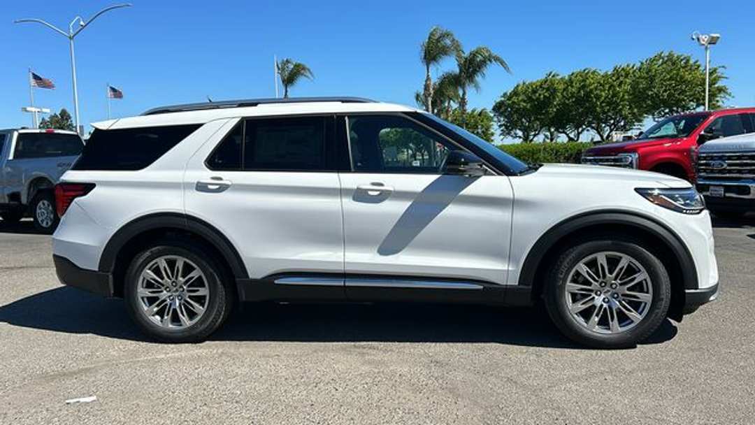 2026 Ford Explorer Platinum - Image 2