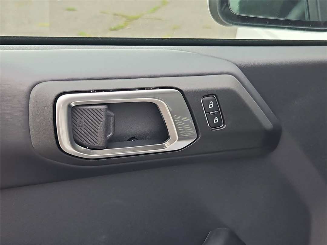 2025 Ford Bronco Outer Banks - Image 10