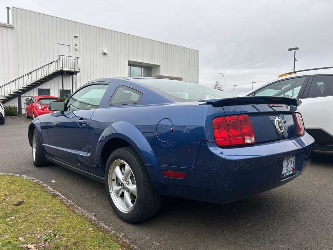 2008 Ford Mustang V6 Premium - Image 2