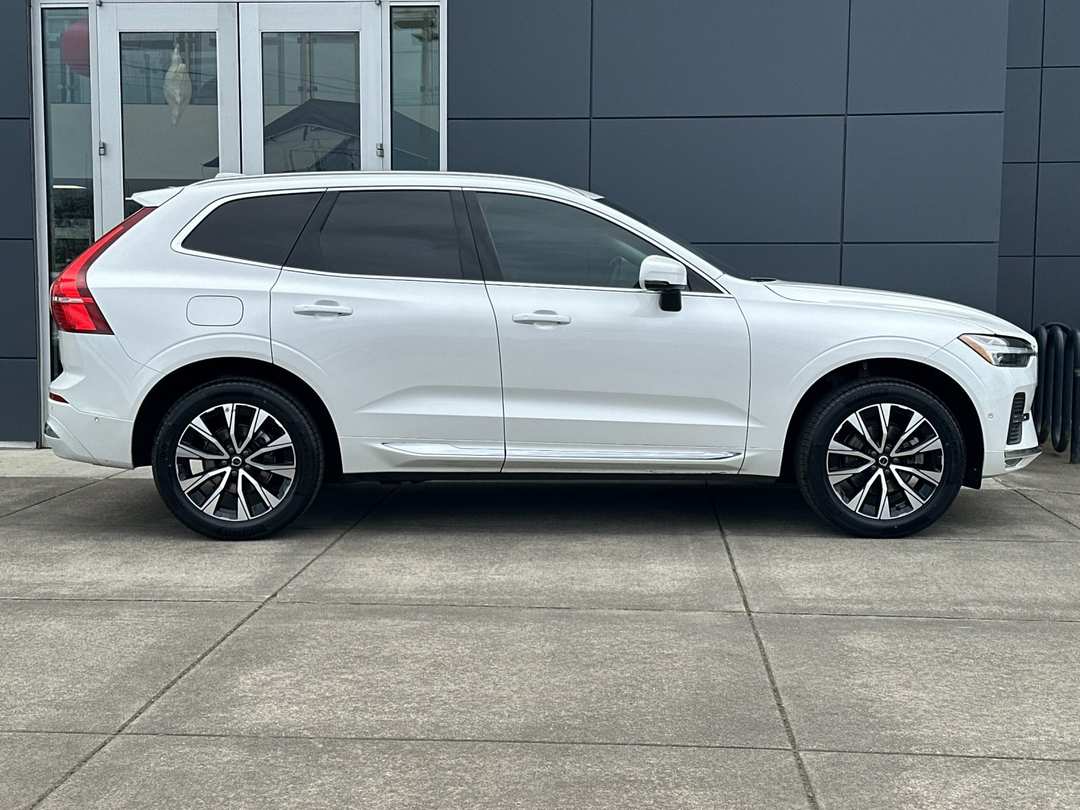 2023 Volvo Xc60 B5 Plus Bright Theme - Image 2