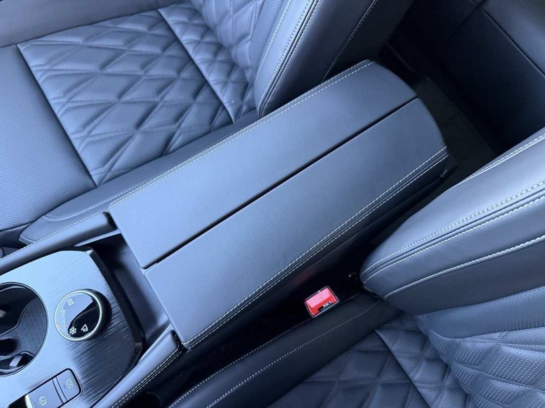 2026 Nissan Rogue Platinum - Image 30