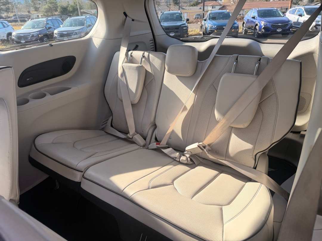 2018 Chrysler Pacifica Limited - Image 19
