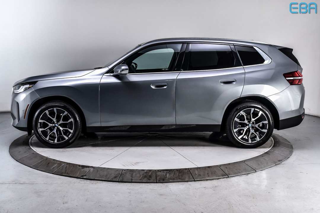 2025 BMW X3 30 xDrive - Image 3