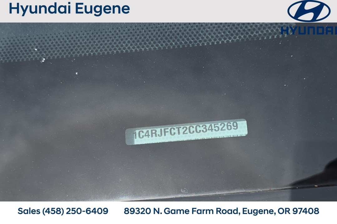 2012 Jeep Grand Cherokee Overland - Image 2