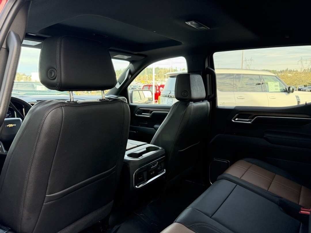 2025 Chevrolet Silverado 1500 High Country - Image 31