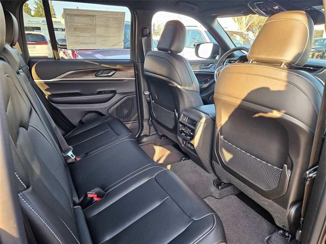 2025 Jeep Grand Cherokee Limited - Image 34