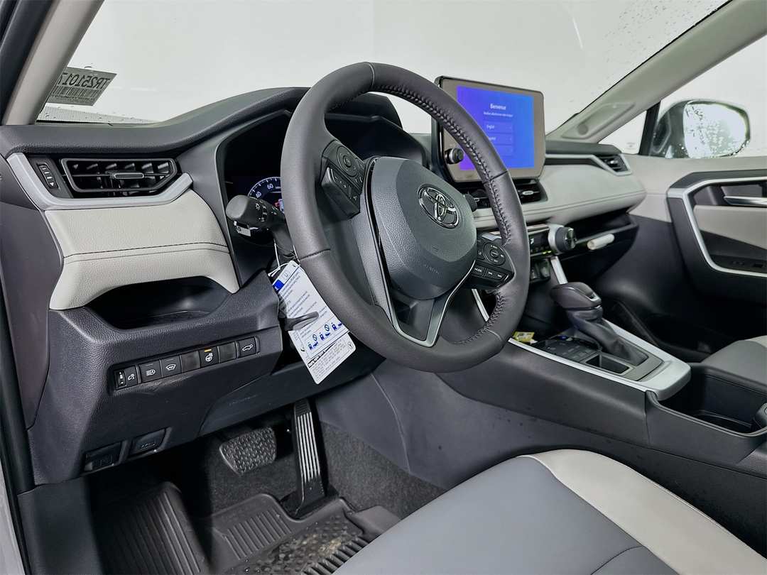 2025 Toyota Rav4 XLE Premium - Image 9