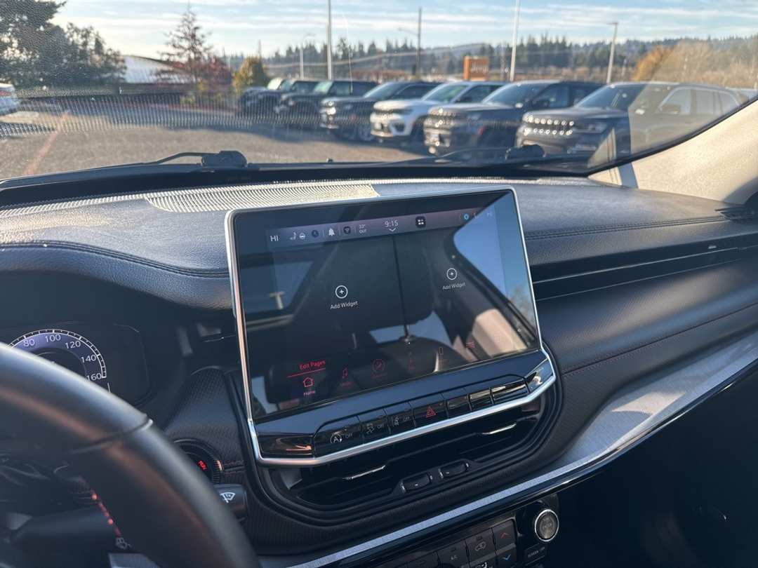 2022 Jeep Compass Trailhawk - Image 21