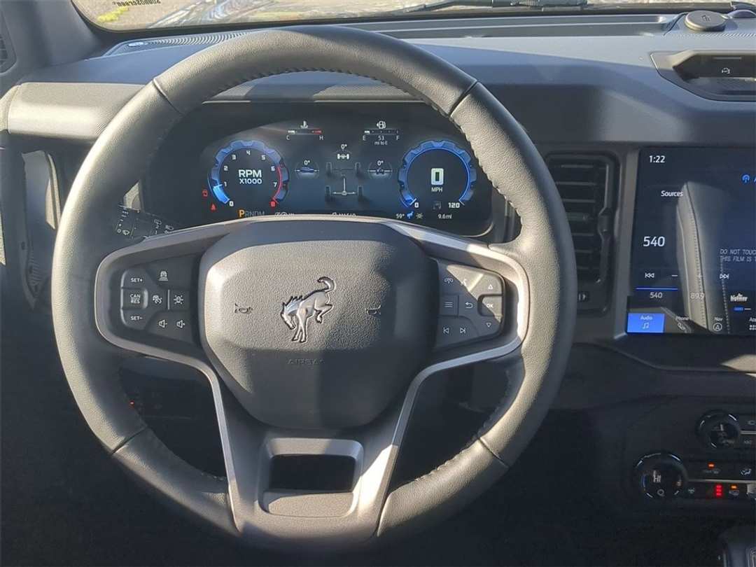 2025 Ford Bronco Badlands - Image 12