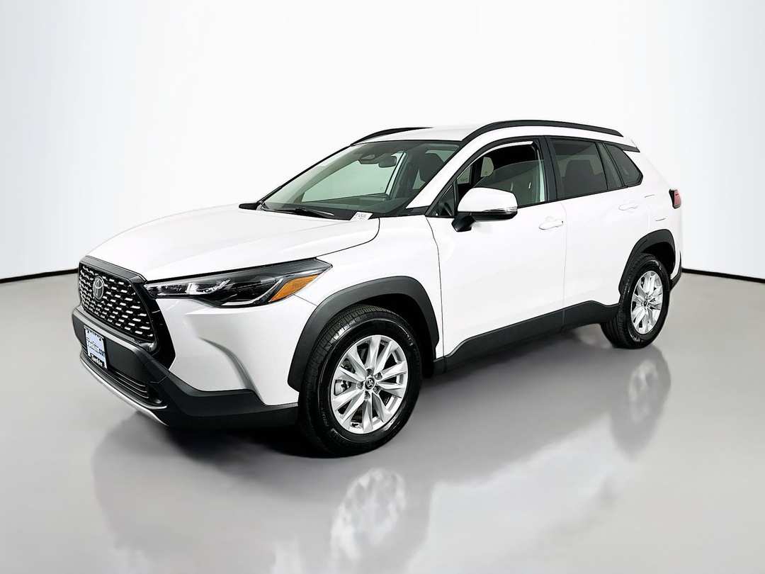 2024 Toyota Corolla Cross LE - Image 3