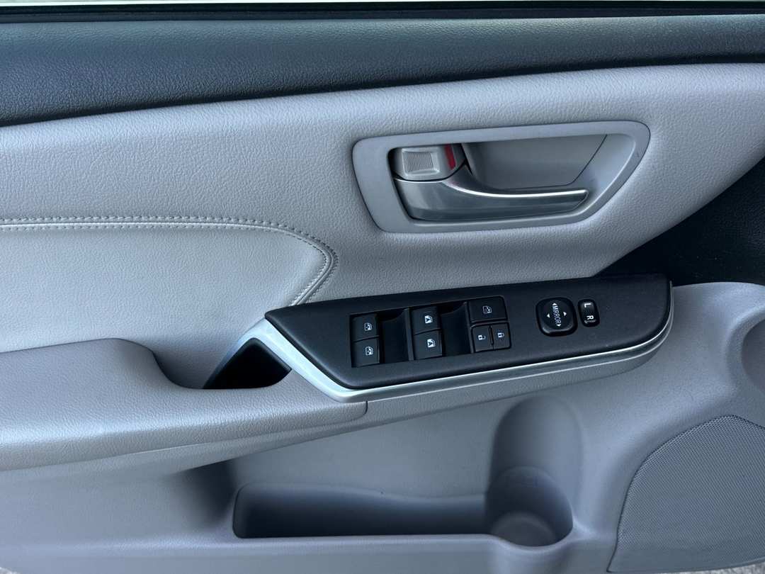 2015 Toyota Camry - Image 10