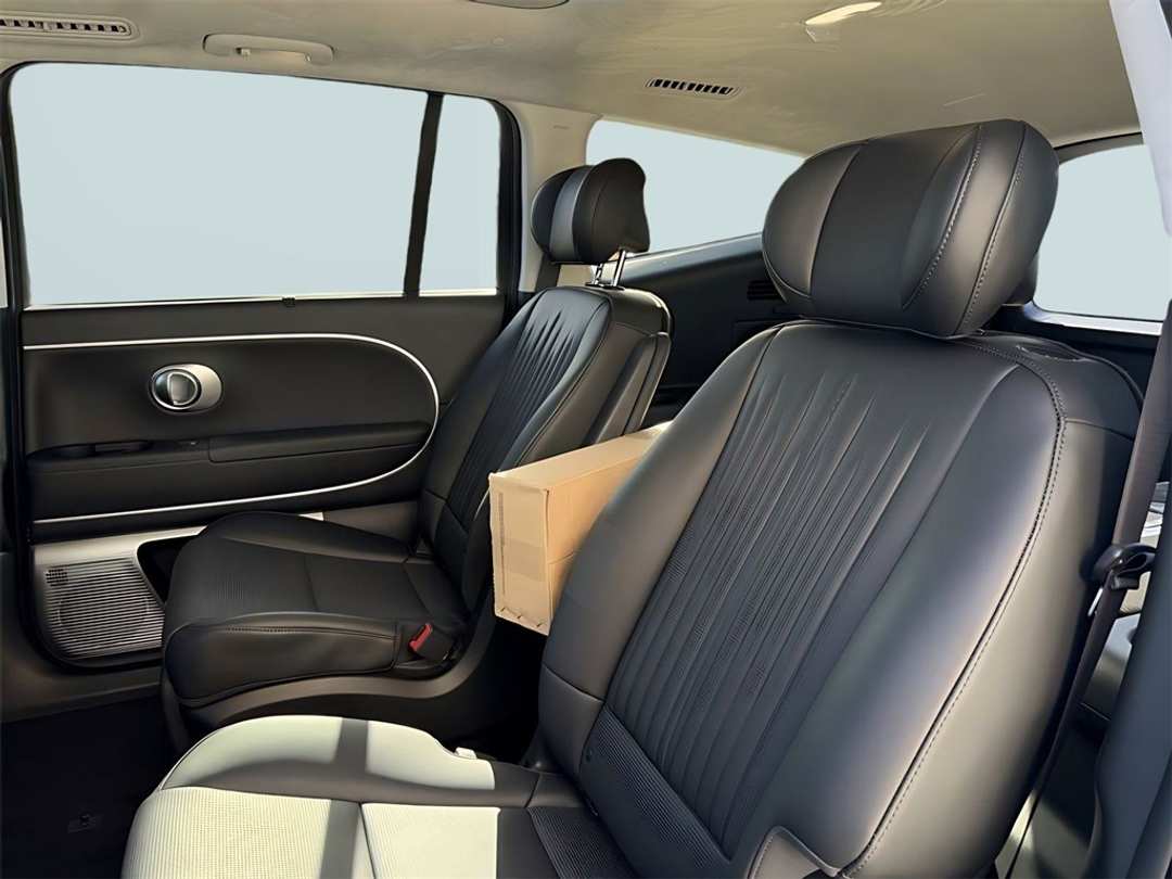 2026 Hyundai Ioniq 9 Performance Calligraphy - Image 30