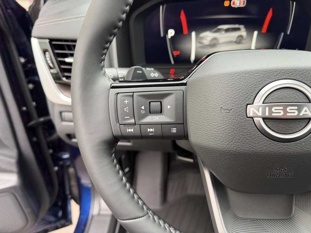 2026 Nissan Rogue Platinum - Image 18