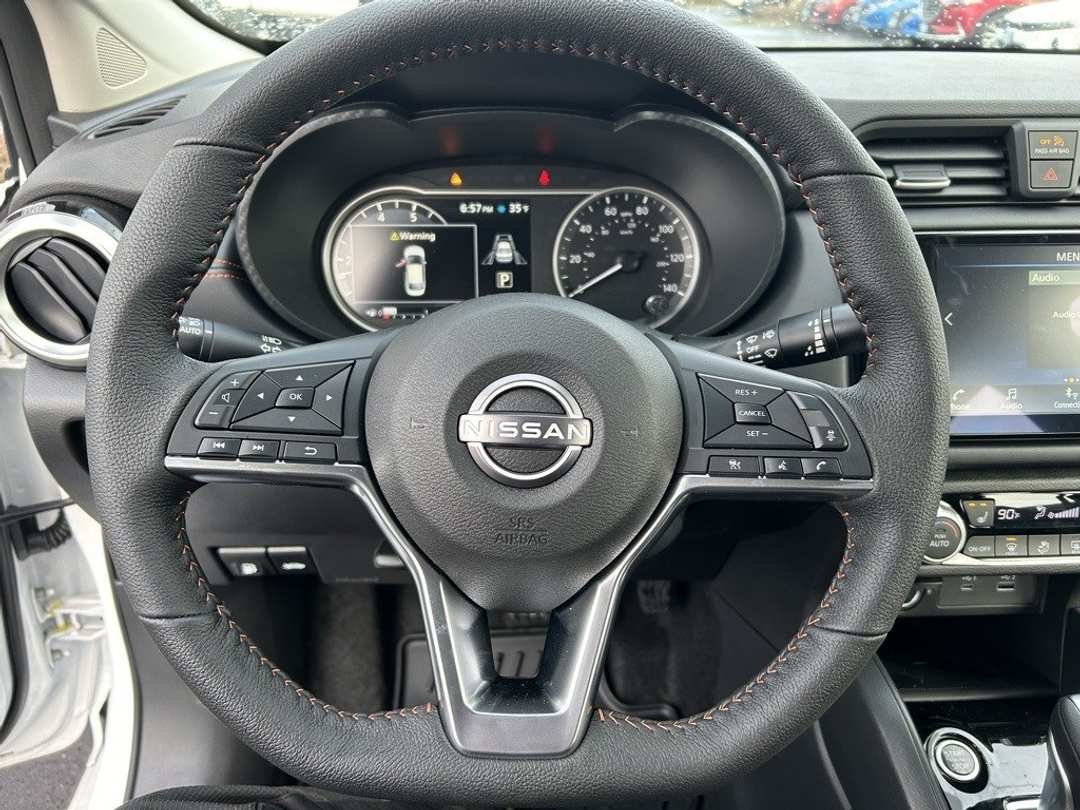 2025 Nissan Versa 1.6 SR - Image 12