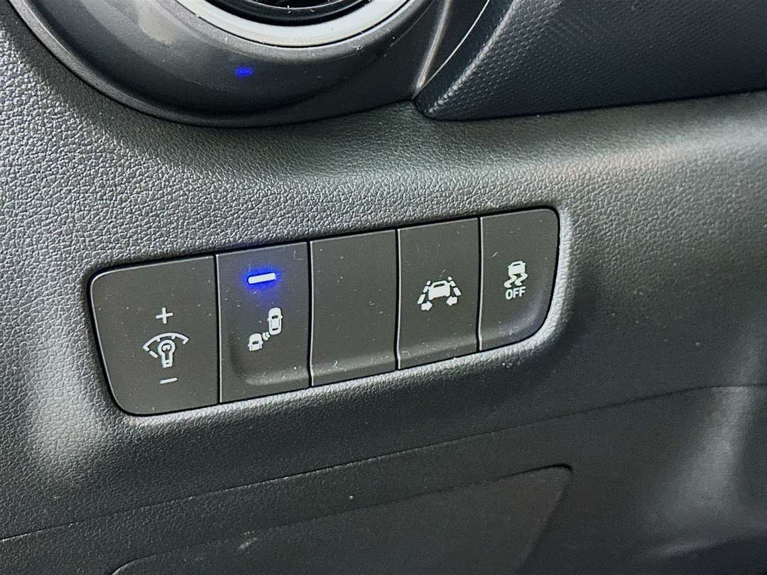 2021 Hyundai Kona Limited - Image 11