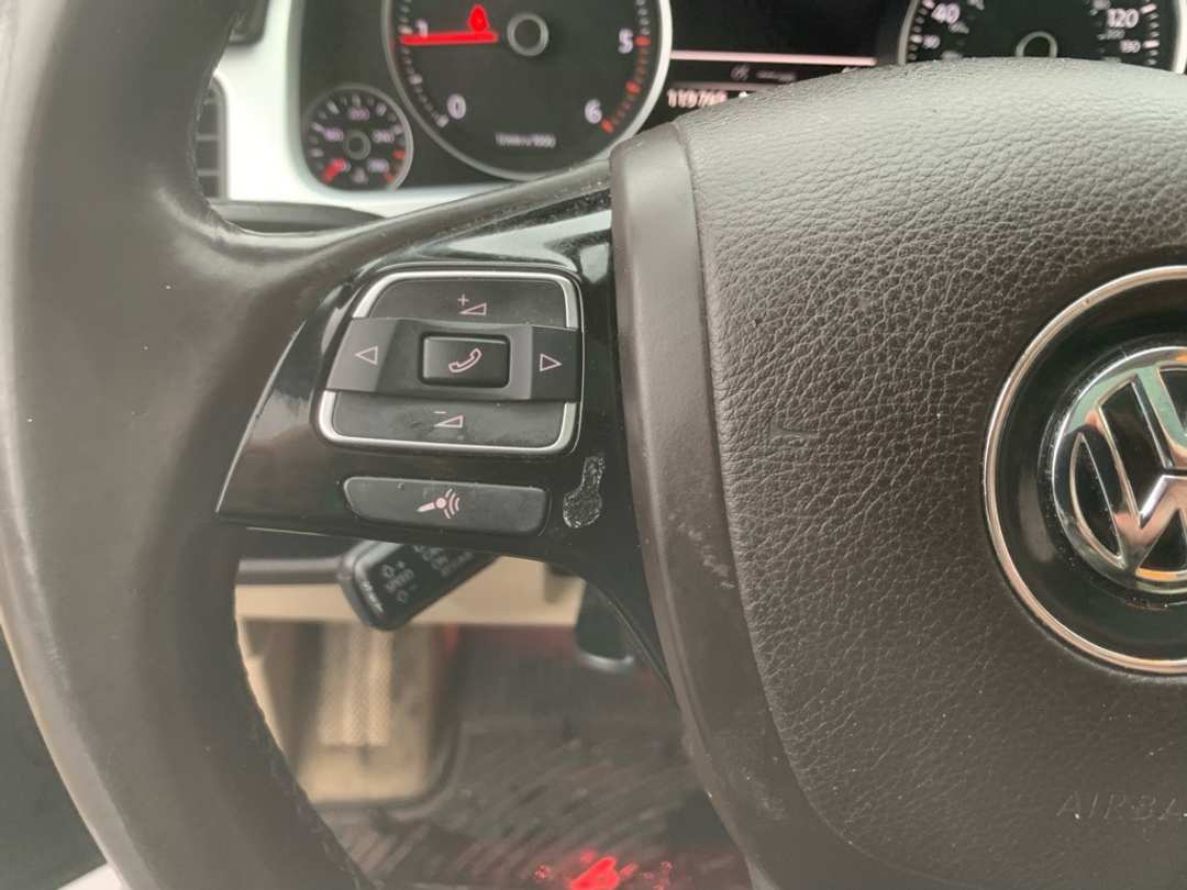 2012 Volkswagen Touareg V6 TDI - Image 15