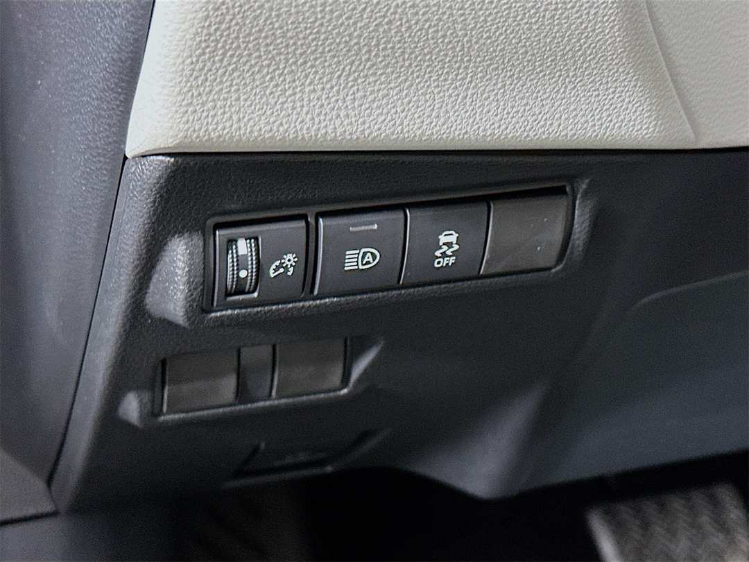 2026 Toyota Corolla Cross L - Image 10