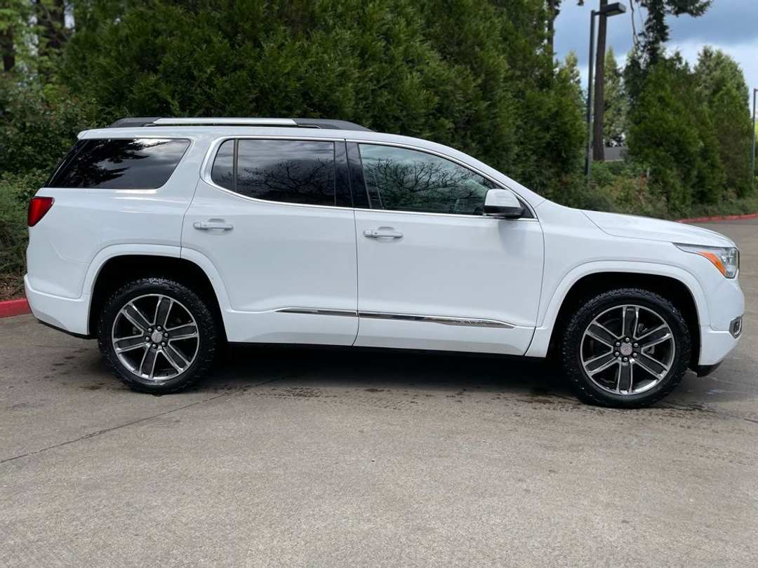2019 GMC Acadia Denali - Image 3