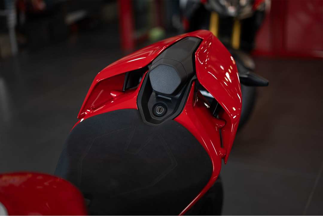 2025 Ducati Panigale V4 - Image 3