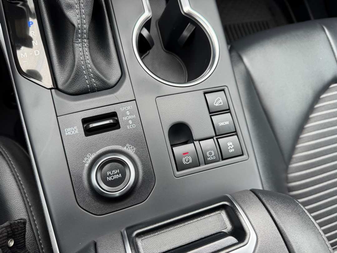 2025 Toyota Highlander XSE - Image 26