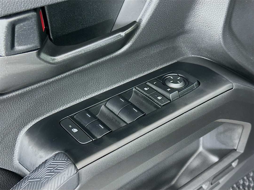 2025 Toyota Tacoma SR5 - Image 17