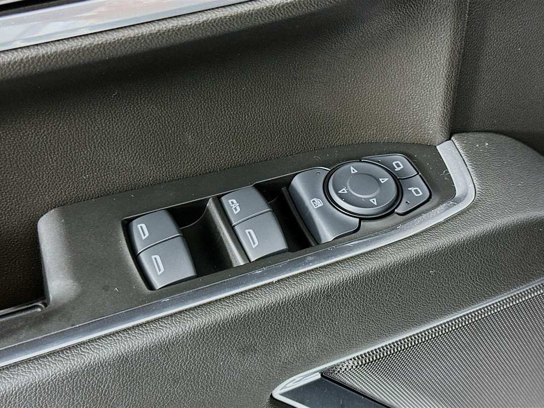 2025 Chevrolet Silverado 1500 RST - Image 19