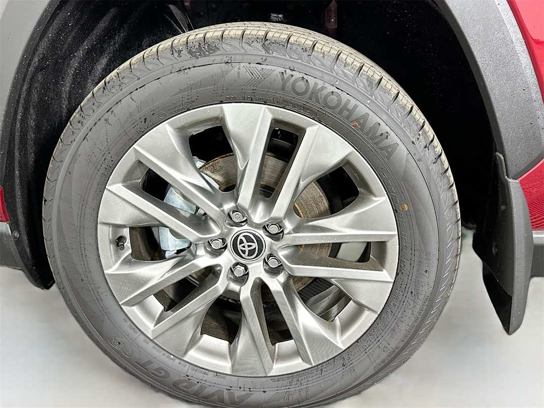 2025 Toyota Rav4 XLE Premium - Image 33