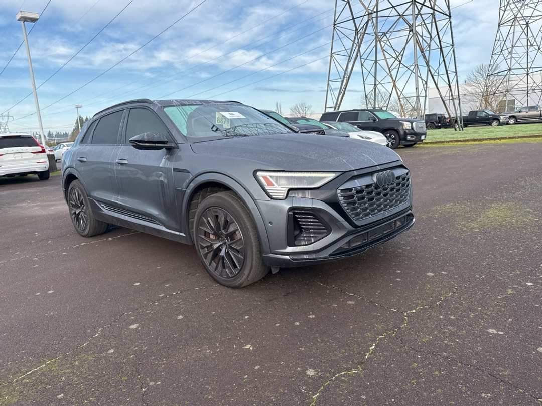 2024 Audi Q8 E-Tron Prestige - Image 3